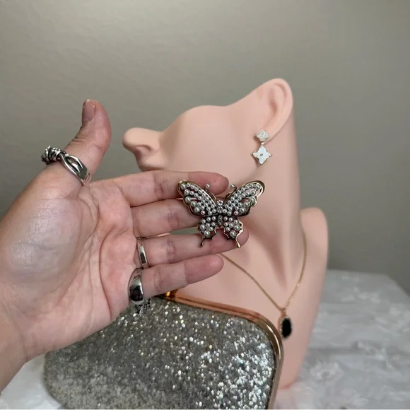 ⚜️ Elegant Gold and Silver Butterfly Brooch - Picture 4 of 8